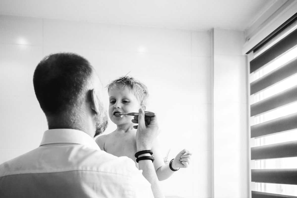 Day in the life fotoshoot vader poetst tanden van zoon